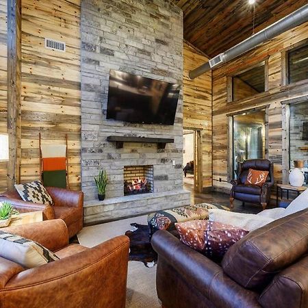 Ember Skye Cabin - 2 Bdr & Bunk Nook/2.5 Bath Broken Bow Dış mekan fotoğraf